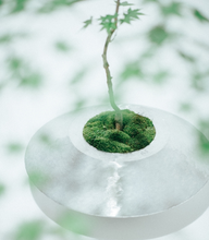 Load image into Gallery viewer, Aluminium casting vase "Roi" disk 36,000yen/unit FOB