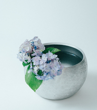 이미지를 갤러리 뷰어에 로드 , Aluminium casting vase &quot;Roi&quot; round 15,000yen/unit  FOB
